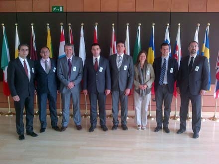 Antić (drugi sleva) u delegaciji u Briselu